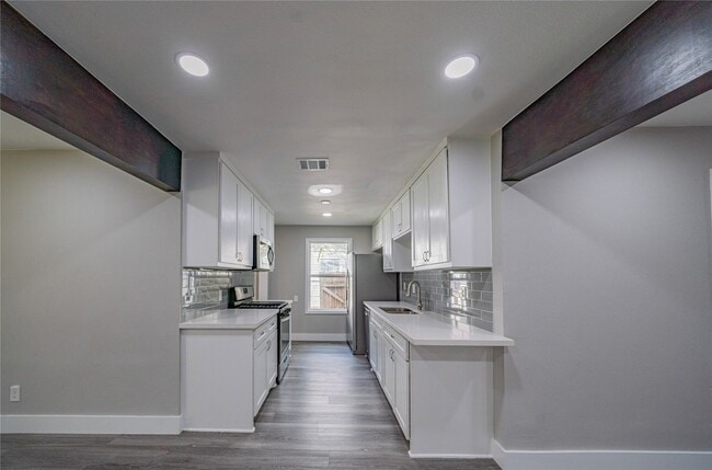 Building Photo - 5718 Cherry St