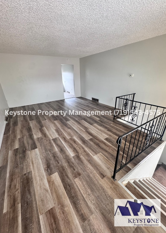 Building Photo - Charming Townhome in Pueblo West – Comfortable & Convenient Living $1300/$1300