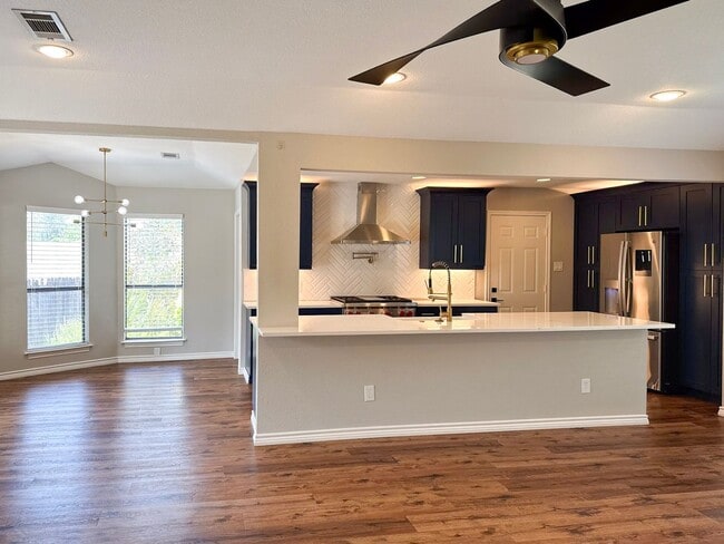 Primary Photo - 3 Bed / 2 Bath / 2 Car Gargae / Pool