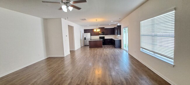 Building Photo - 1527 Sergeant Ln