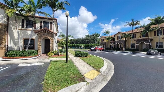 Building Photo - 3223 SE 4th Ct