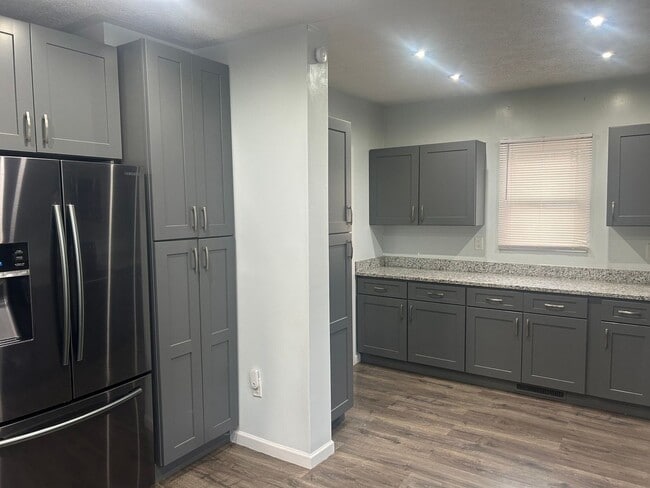 Building Photo - Charming 4BR House in Steubenville