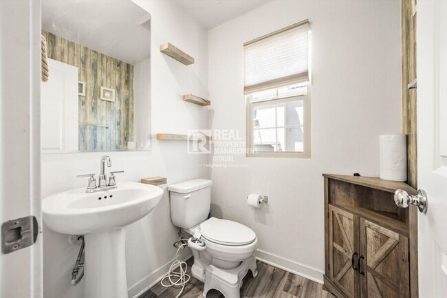 Building Photo - 1604 Armijo Pl