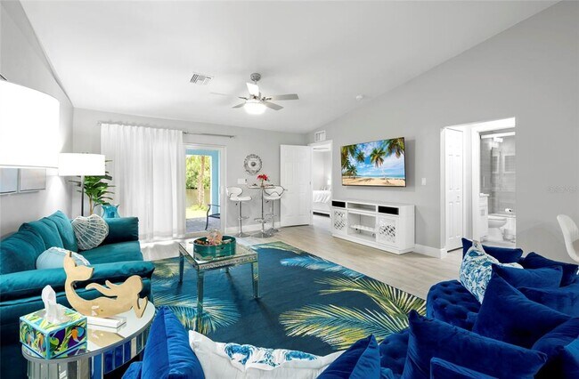 Building Photo - 2100 Como St