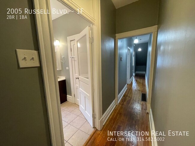 Building Photo - Stunning 2 Bedroom w/ Large Rooms and Tast...