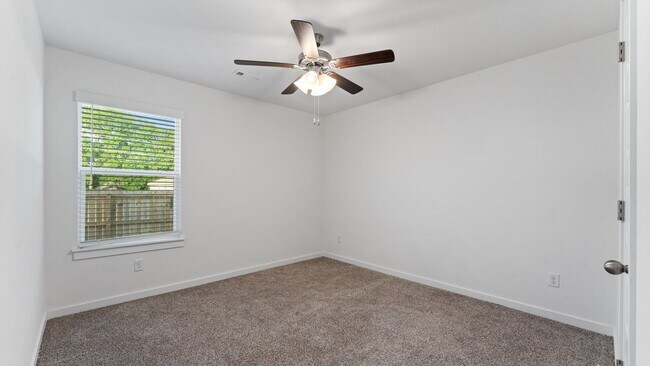 Building Photo - "Bright 4-Bedroom Haven with Scenic Views ...