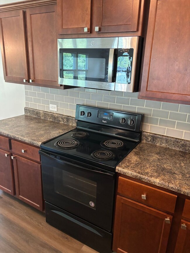 Building Photo - August Rent Free - Elegant, Modern Home in...