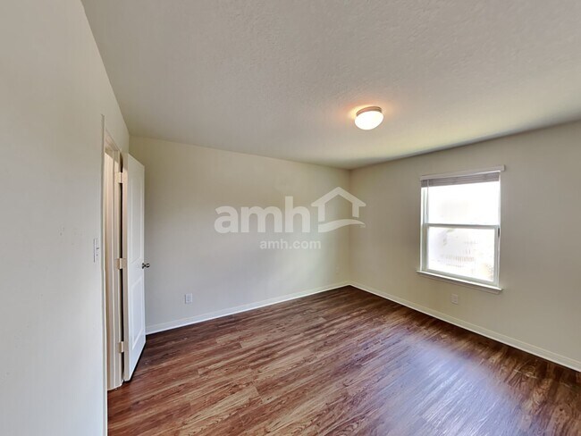 Building Photo - 7931 Bluewater Cove