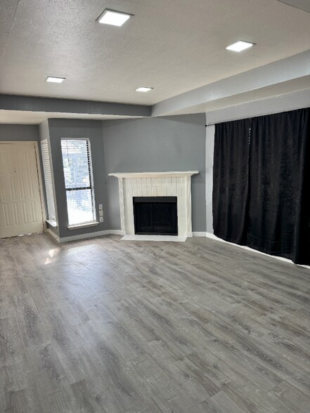 Building Photo - 5414 Lakeview Pkwy