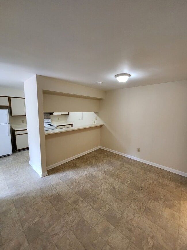 Building Photo - Chapel Hill / Finley Forest Townhouse