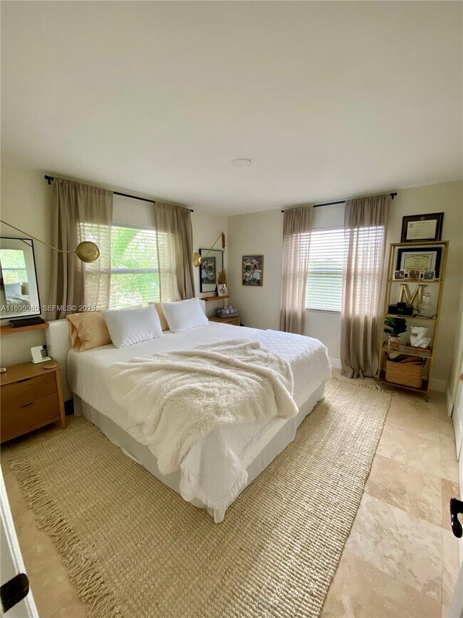 Building Photo - 4600 SW 67th Ave