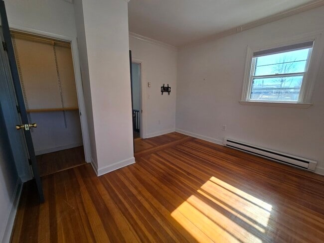 Building Photo - 26 Mather St