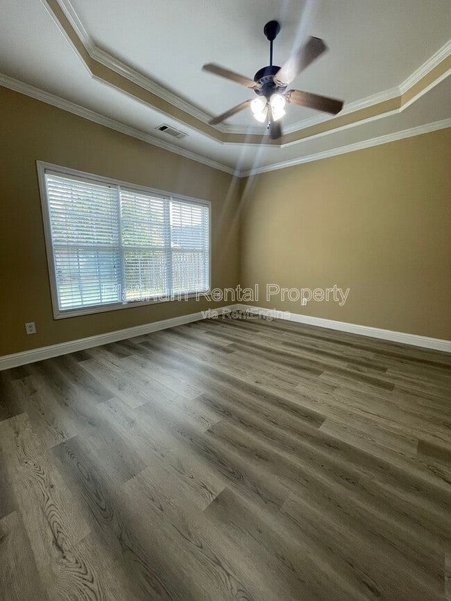 Building Photo - 546 Town Square Way
