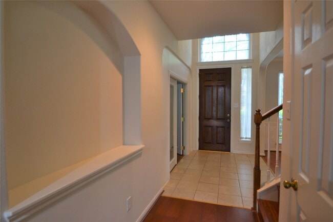 Building Photo - 12110 Laurel Ct