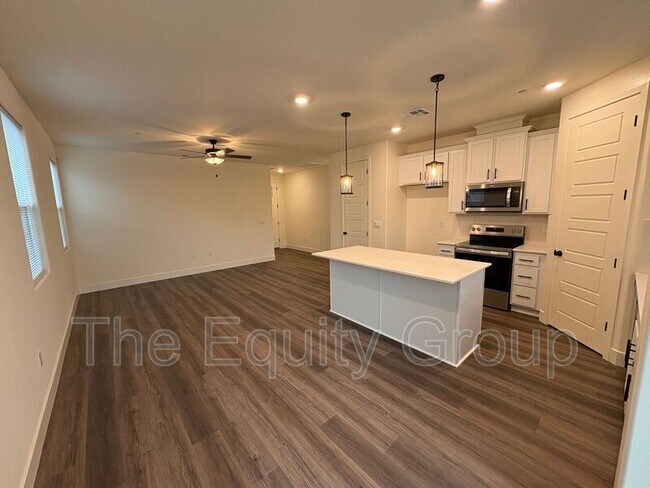 Building Photo - 2231 N Julieann St