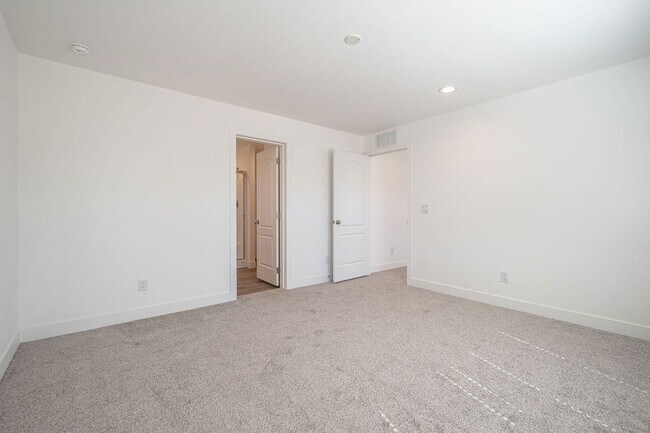 Building Photo - 8559 E Coralbell Ave