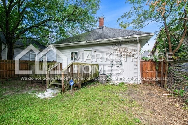 Building Photo - 822 N St Louis Blvd