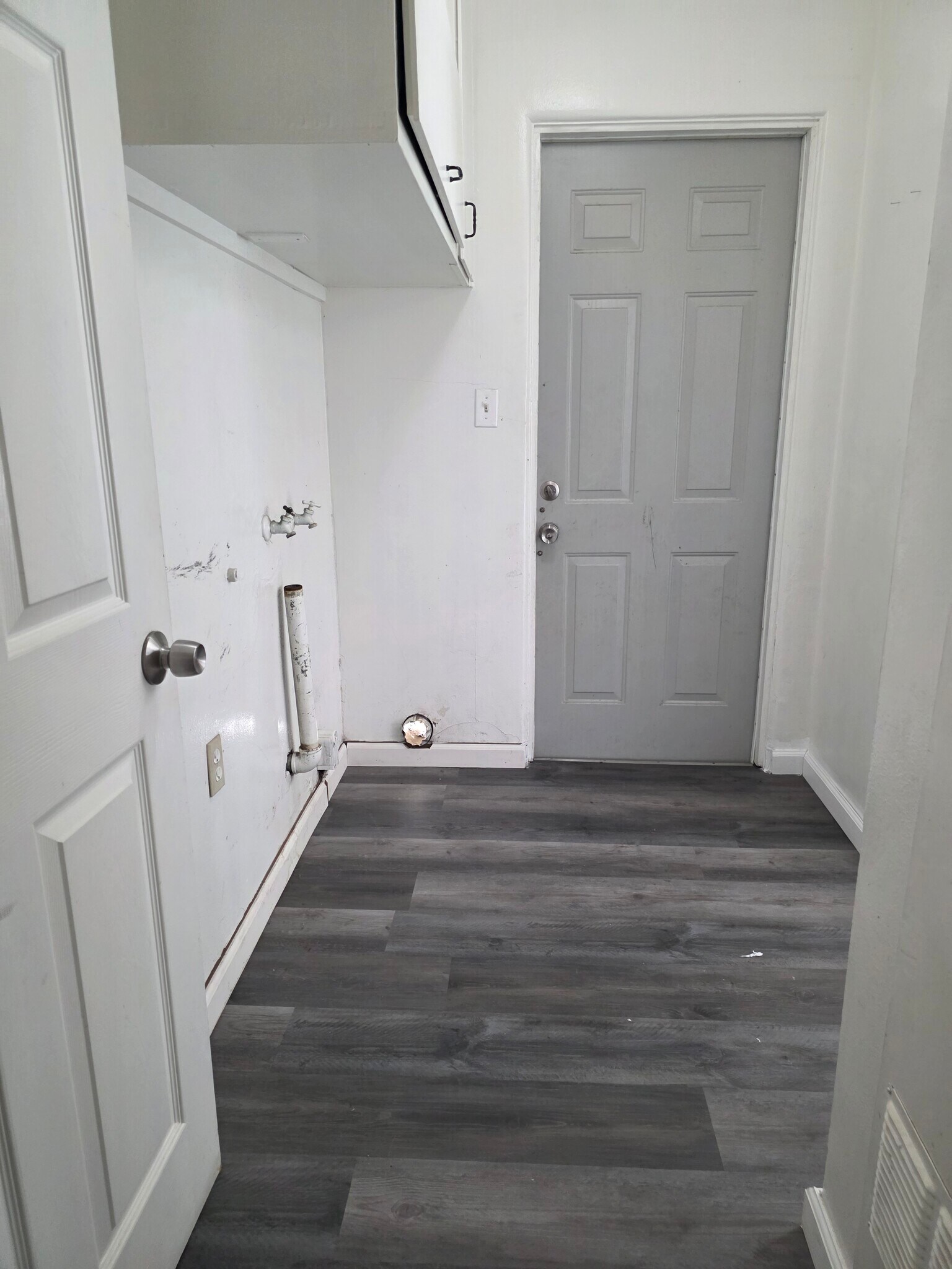 Building Photo - 545 W Hedges Ave