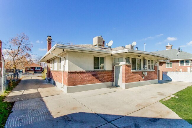 Building Photo - 3222-3224 S Adams Ave