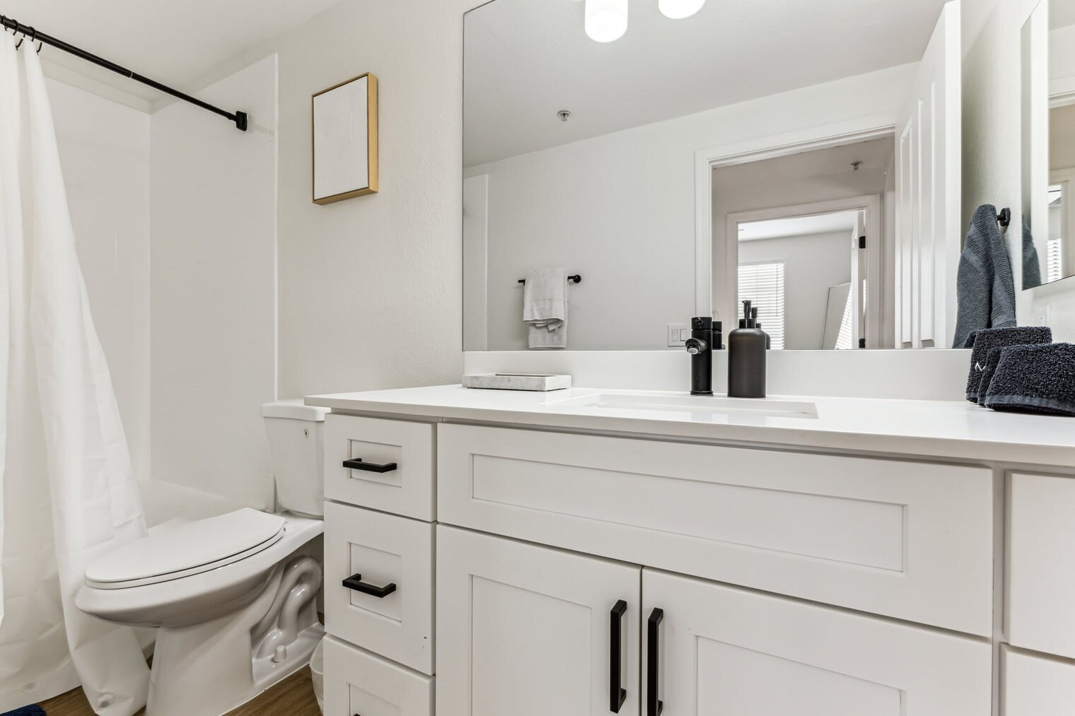 Building Photo - 9450 W Cabela Dr