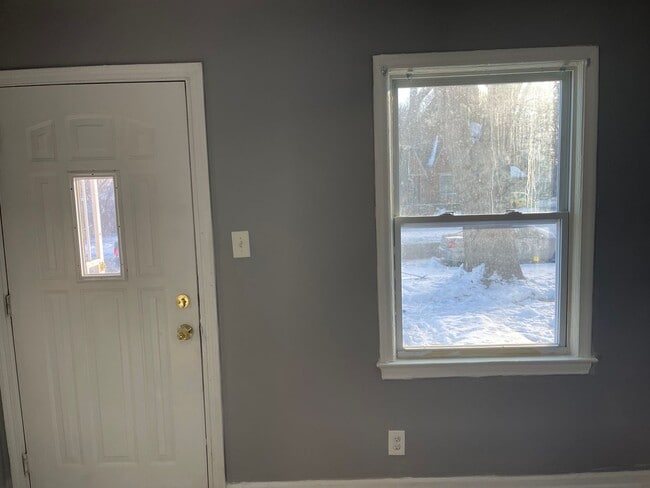 Building Photo - Updated Home In Detroit