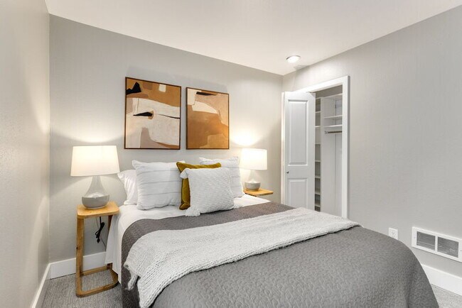 Building Photo - 8980 Redmond - Woodinville Rd NE