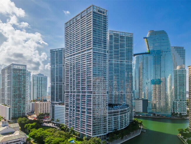 Building Photo - 495 Brickell Ave