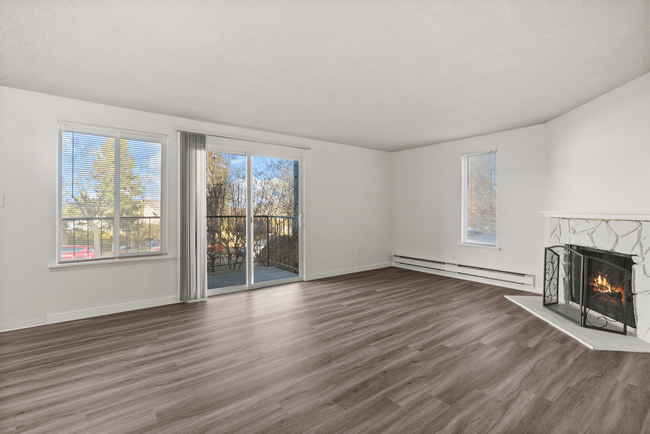 2 Bed 1.5 Bath Deluxe - 875 Sq Ft - Bay Ridge Apartments