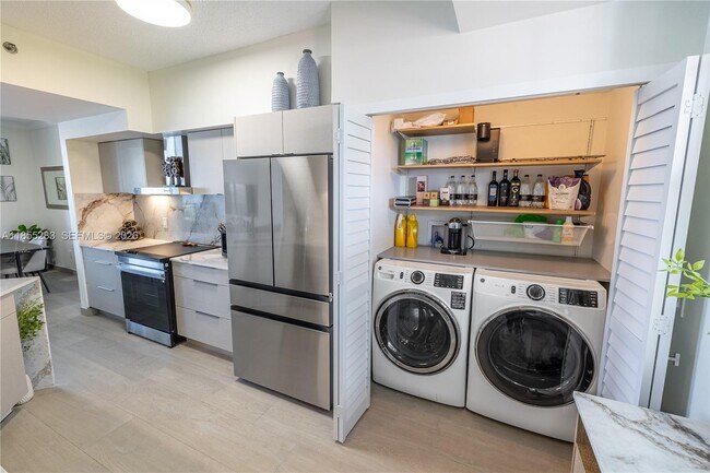 Building Photo - 3255 NE 184th St