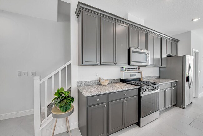 Building Photo - 930 SW Pr Ave