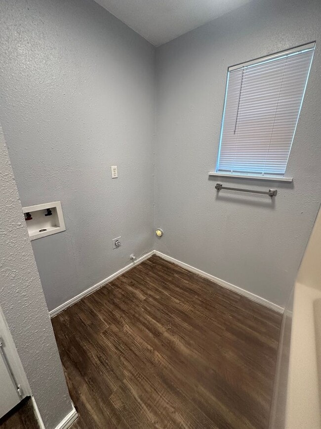 Building Photo - 301 N Louisiana St