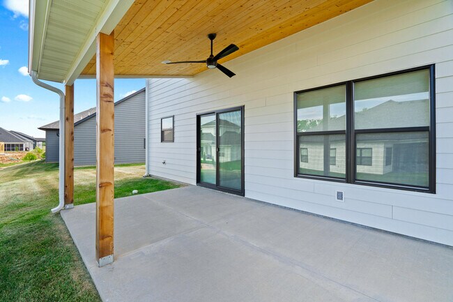 Building Photo - 540 Angels Rst Wy