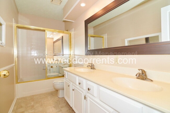 Building Photo - 12854 S Fleetwood Dr