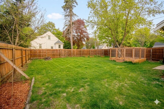 Building Photo - Beautiful Family Home Near Downtown And Hospital!