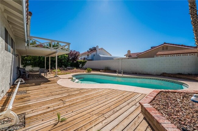 Building Photo - 8705 Isola Dr