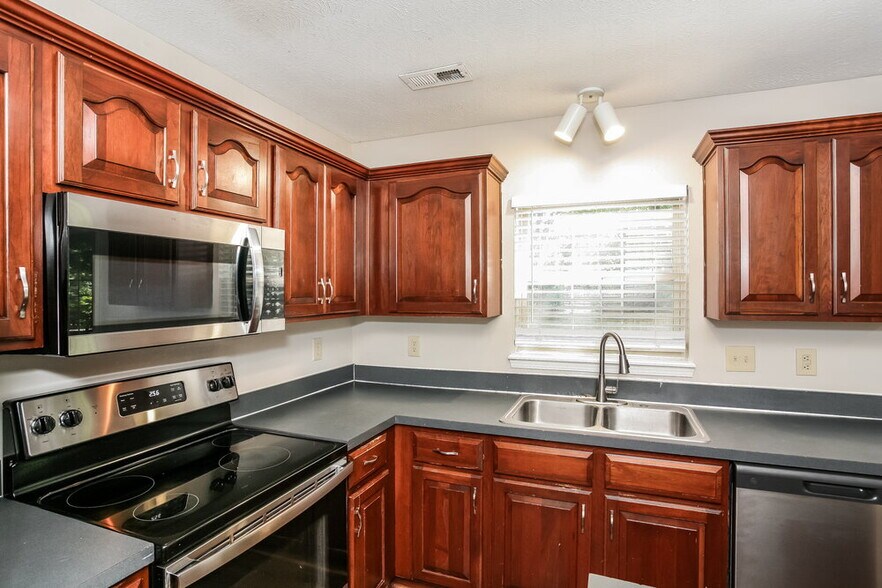 Building Photo - 5805 Tanager Ln