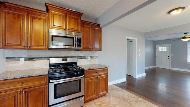 Building Photo - 2599 Eastwood Dr