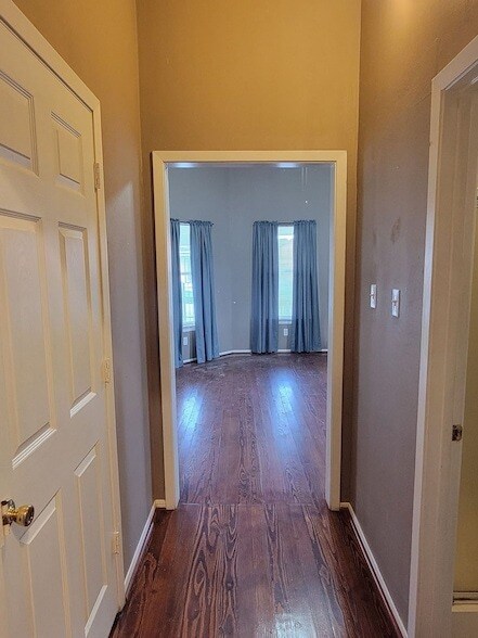 Building Photo - 1905 Chapman St