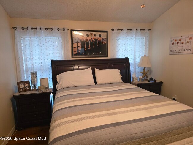 Building Photo - 870 Spirea Dr