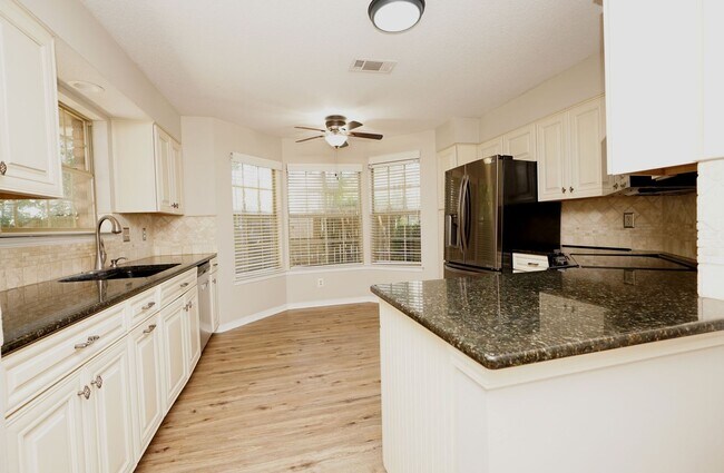 Building Photo - Great Fort Walton Beach Location