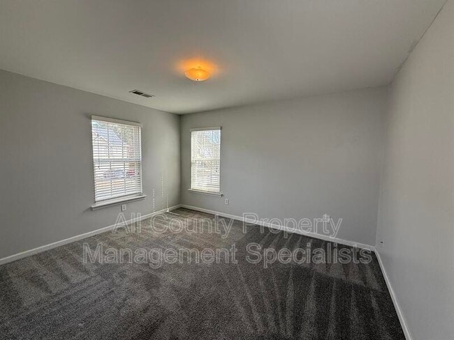 Building Photo - 179 Vermilion Dr.