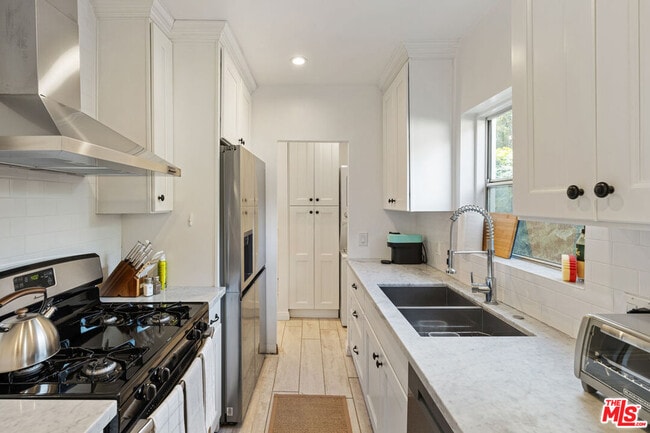 Building Photo - 741 N Dillon St