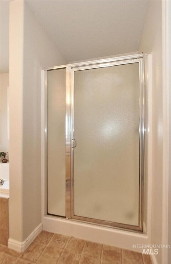 Building Photo - Beautiful Open Floor Plan Home in Boise!