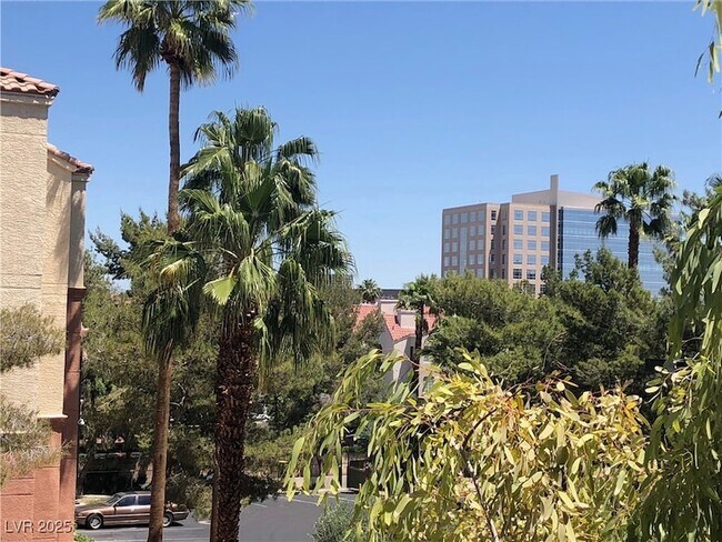 Building Photo - 270 E Flamingo Rd