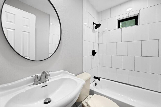 Building Photo - 1925 Ojeman Rd