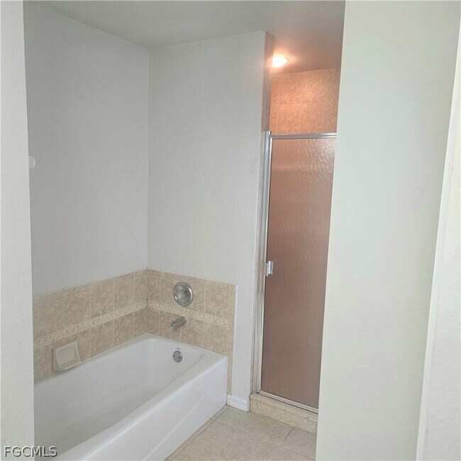 Building Photo - 3315 SW 8th Ct