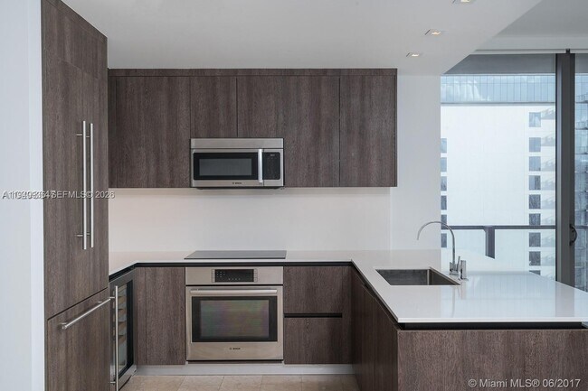 Building Photo - 68 SE 6th St