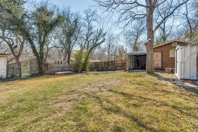 Building Photo - 3331 Urban Ave