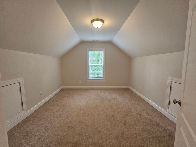Building Photo - New Listing!!!!!