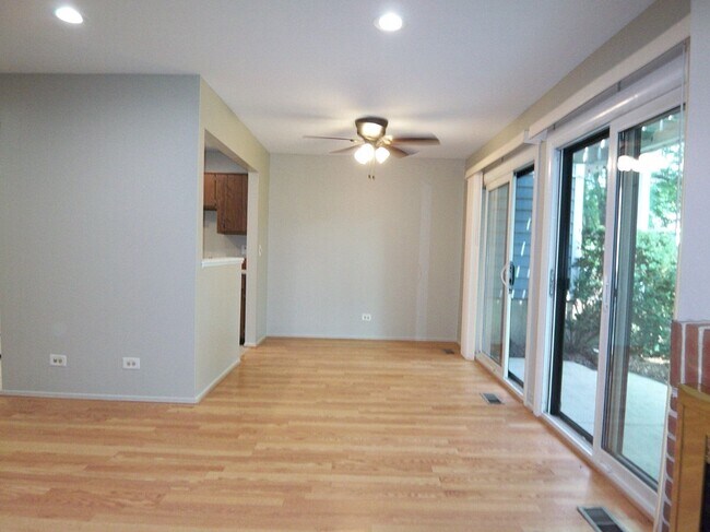 Building Photo - 1546 Williamsburg Dr